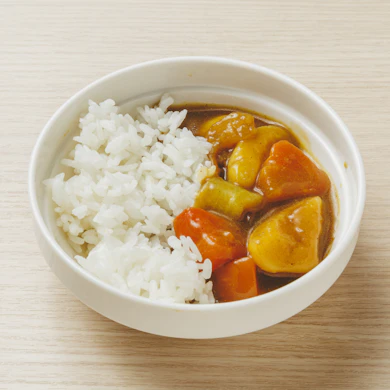 出汁を思わせる旨みが軸で、辛さは子どもでも食べられるくらい穏やか