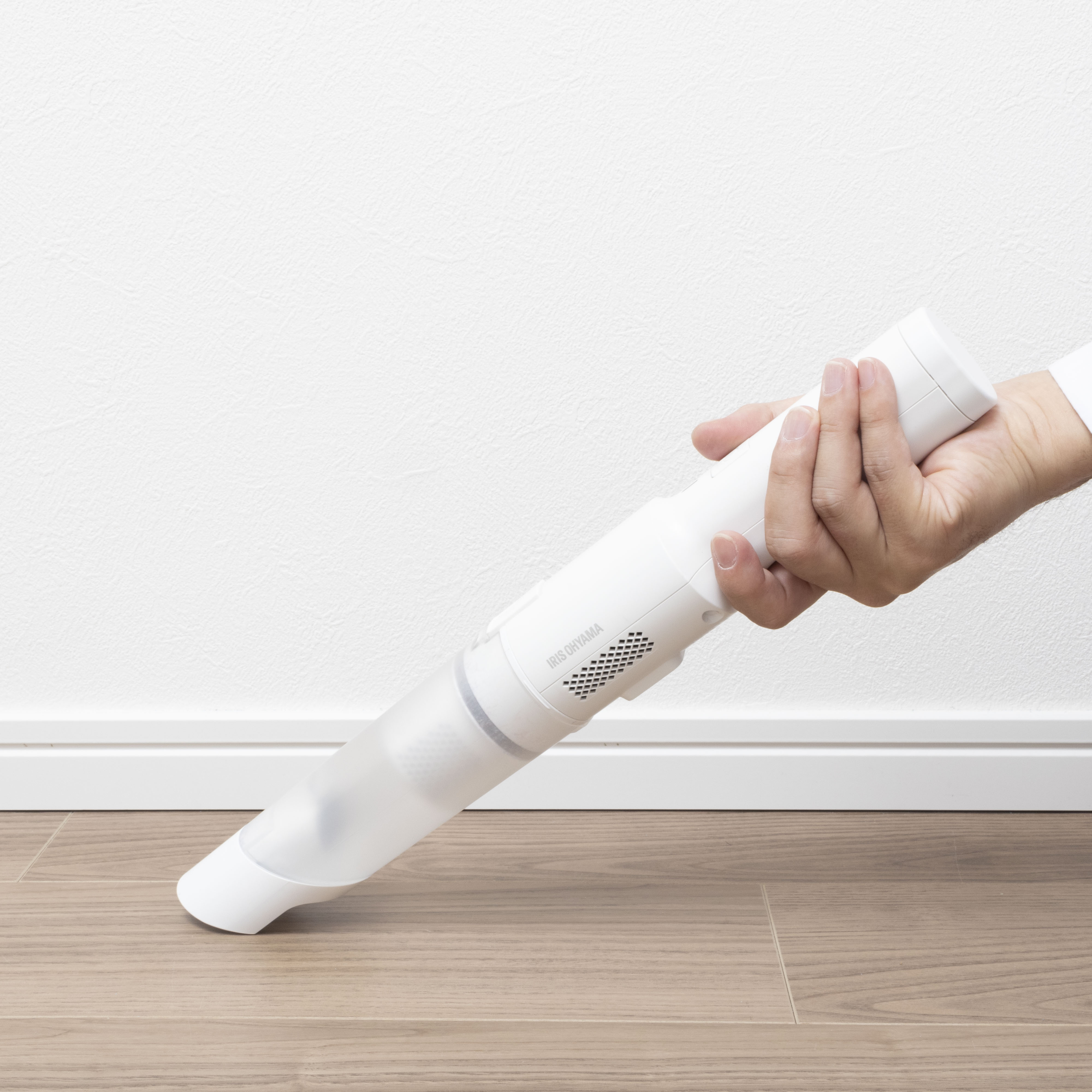 アイリスオーヤマ HCDB1W 充電式ハンディクリーナーサイクロン式 ホワイト アイリスオーヤマ HCDB1W 充電式ハンディクリーナー?サイクロン
