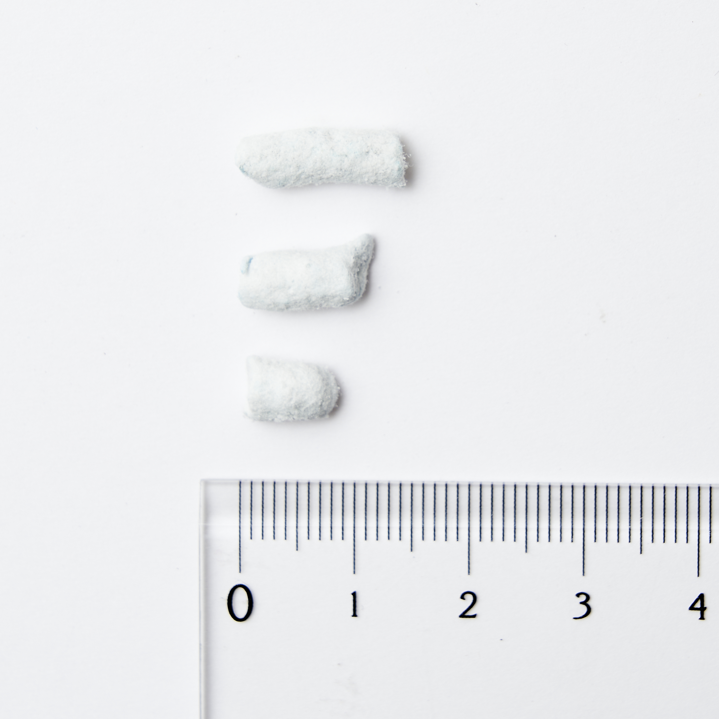 もっと濃いブルーに変わる紙製のネコ砂 6