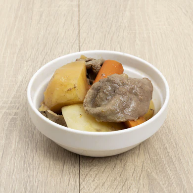 じゃがいもと肉は味が濃く染みるが、にんじんは硬さが残った