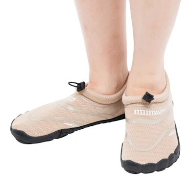 環境を問わず歩きやすく脱げにくい