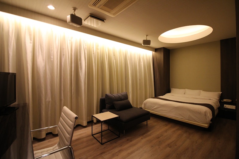 NHOTEL 4