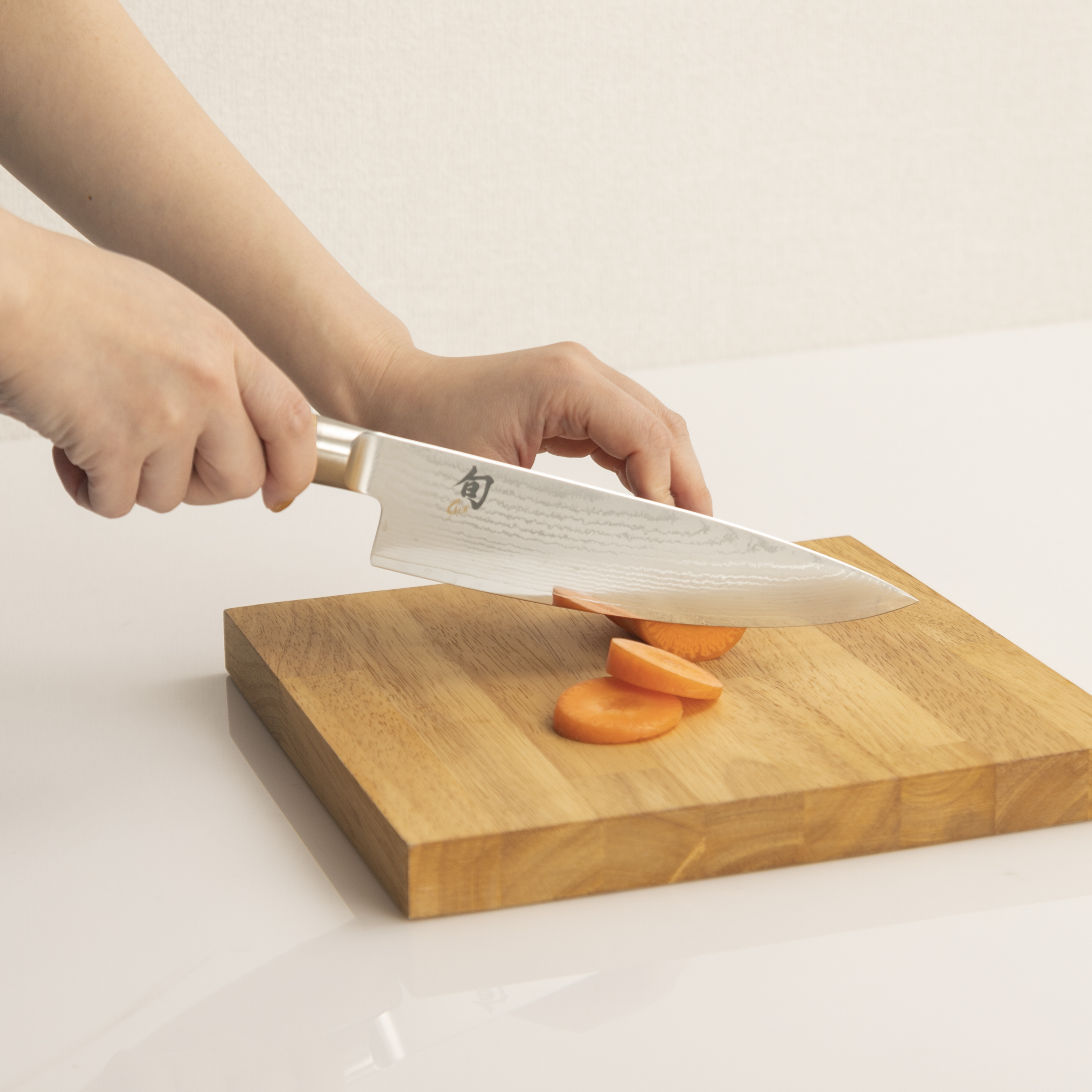 貝印 旬 Classic BLONDE シェフズナイフをレビュー！クチコミ・評判を