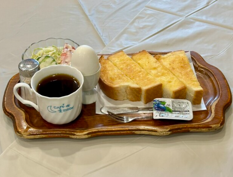 Cafe de 1/2moon 1