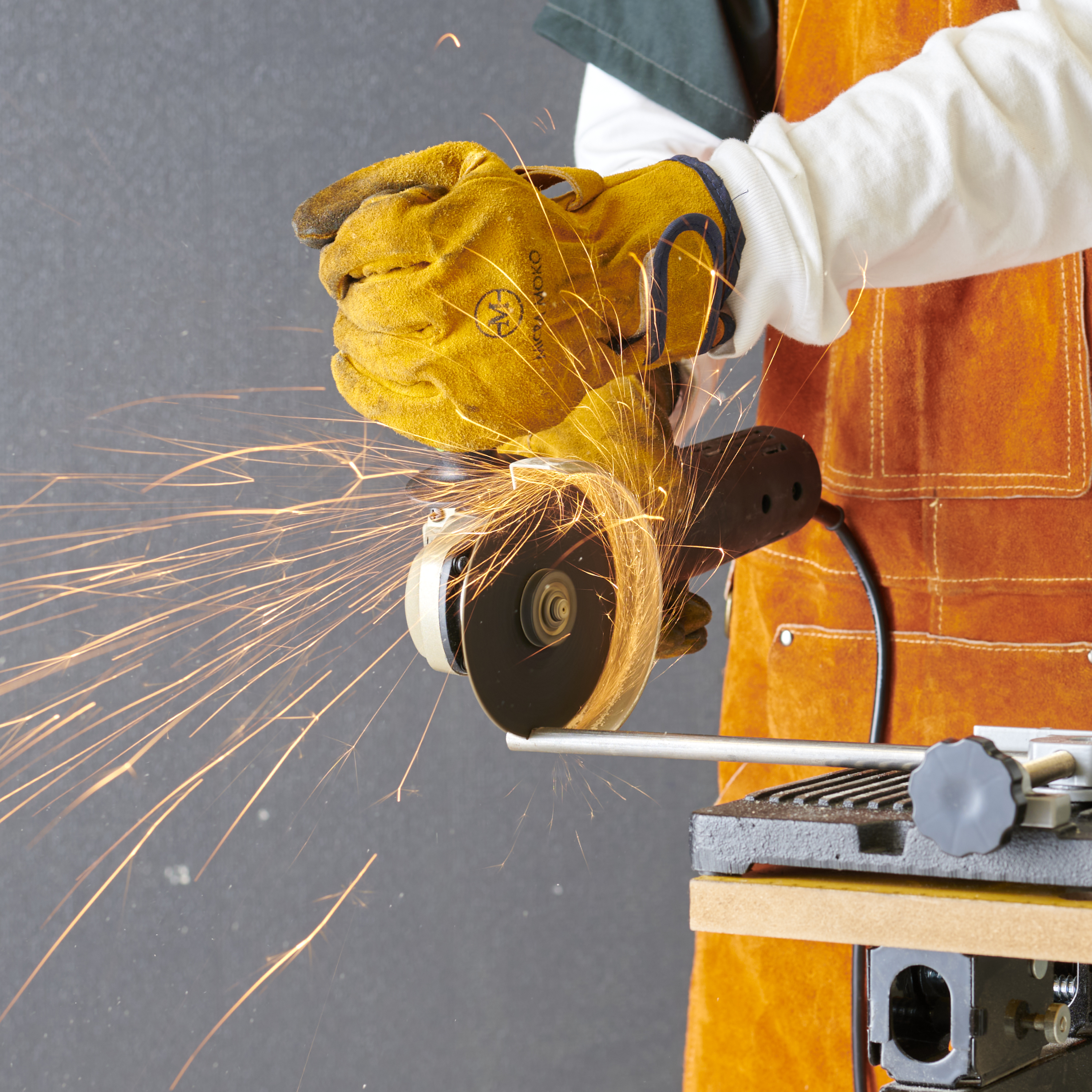 高儀 EARTH MAN 変速ディスクグラインダー DGR-110SCAをレビュー