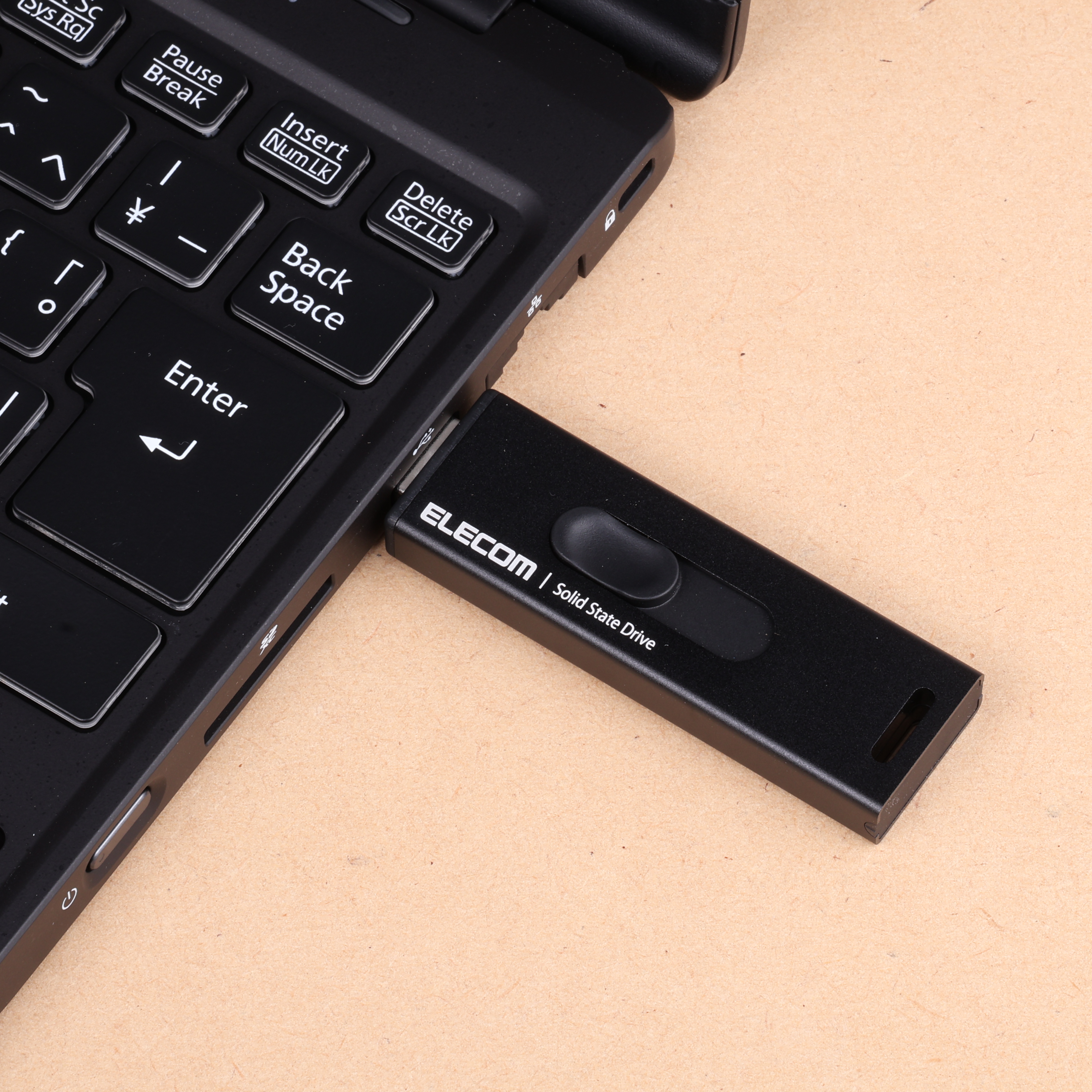 エレコム ESD-EMAシリーズ 外付けポータブルSSD ESD-EMA1000GBKを検証