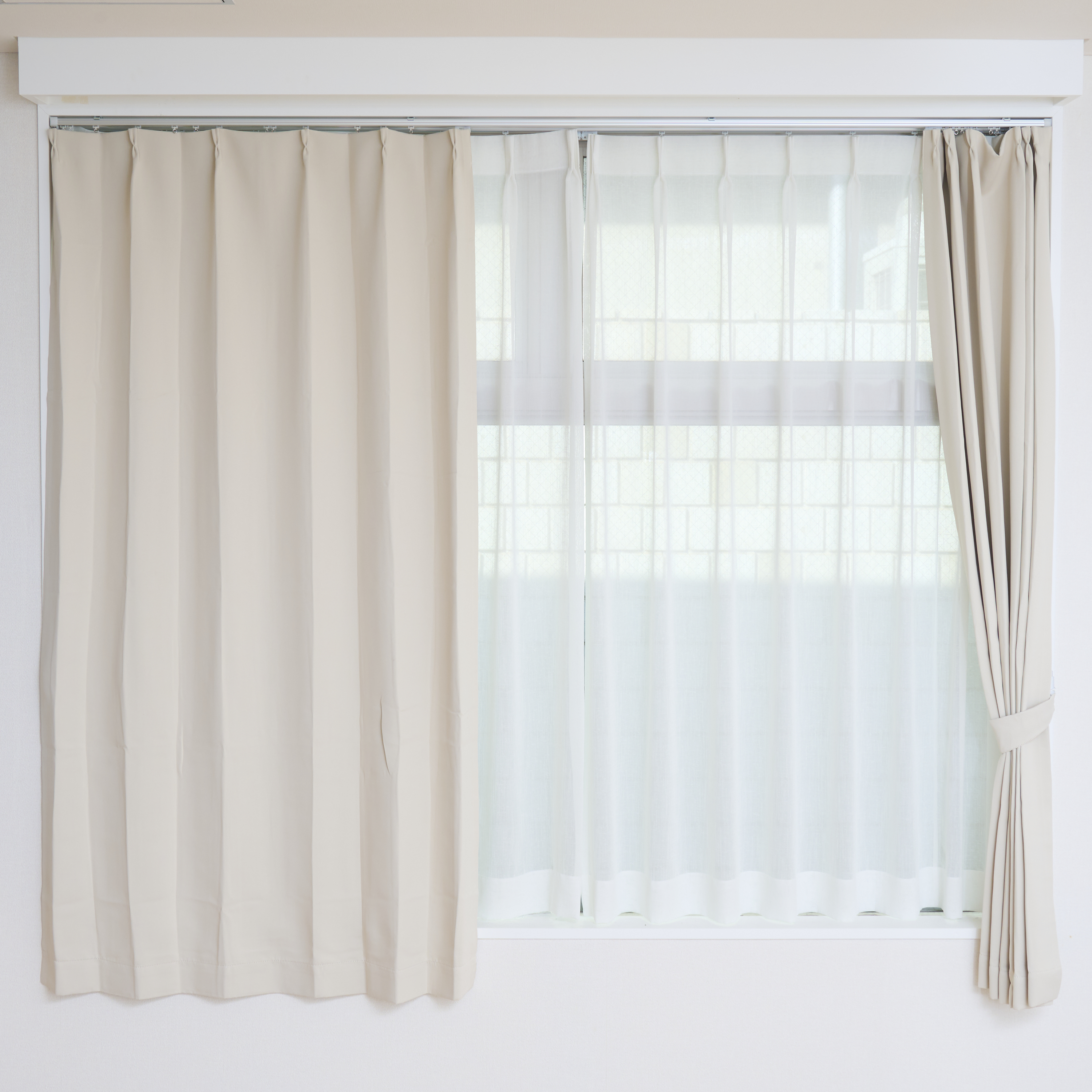 ベルメゾン 光沢のある生地感の遮光・遮熱カーテン＆UVカット・遮熱