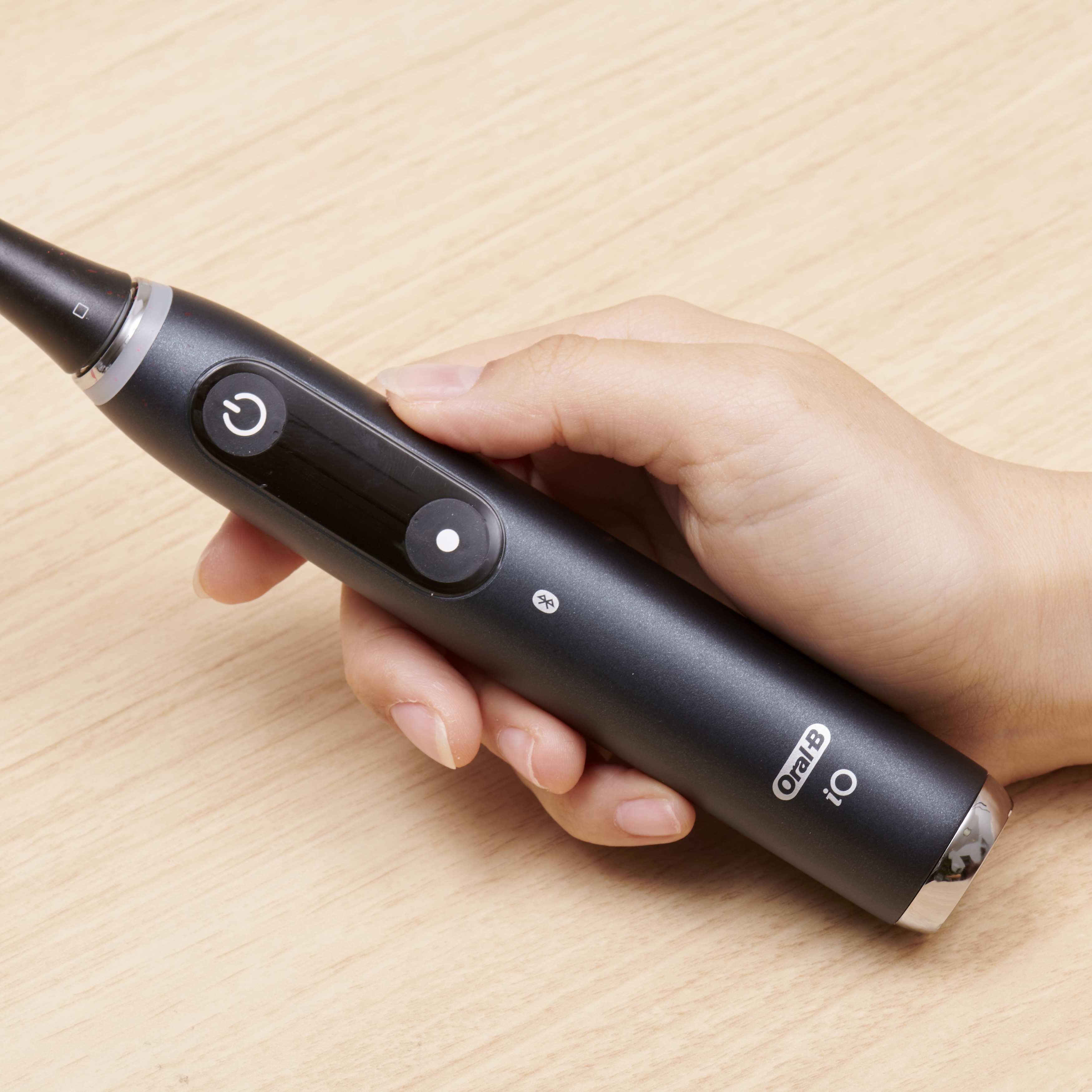 P&G Oral-B iO9 iOM92B22ACBKを検証レビュー！電動歯ブラシの