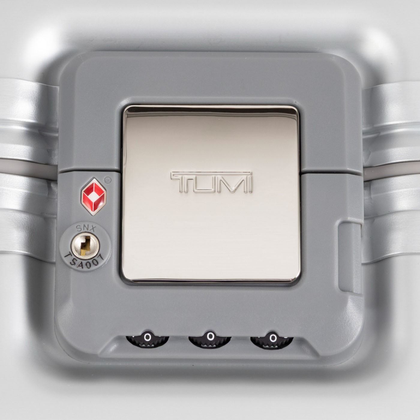 TUMI 19 DEGREE ALUMINUM コンチネンタル・キャリーオンを検証レビュー