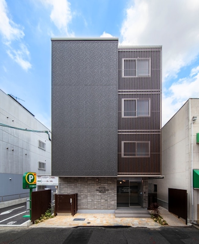 グランドベース岡山駅前 1