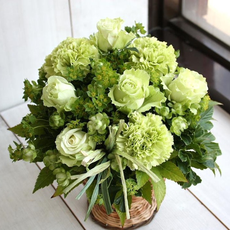 グリーン薔薇のフラワーアレンジメント 1