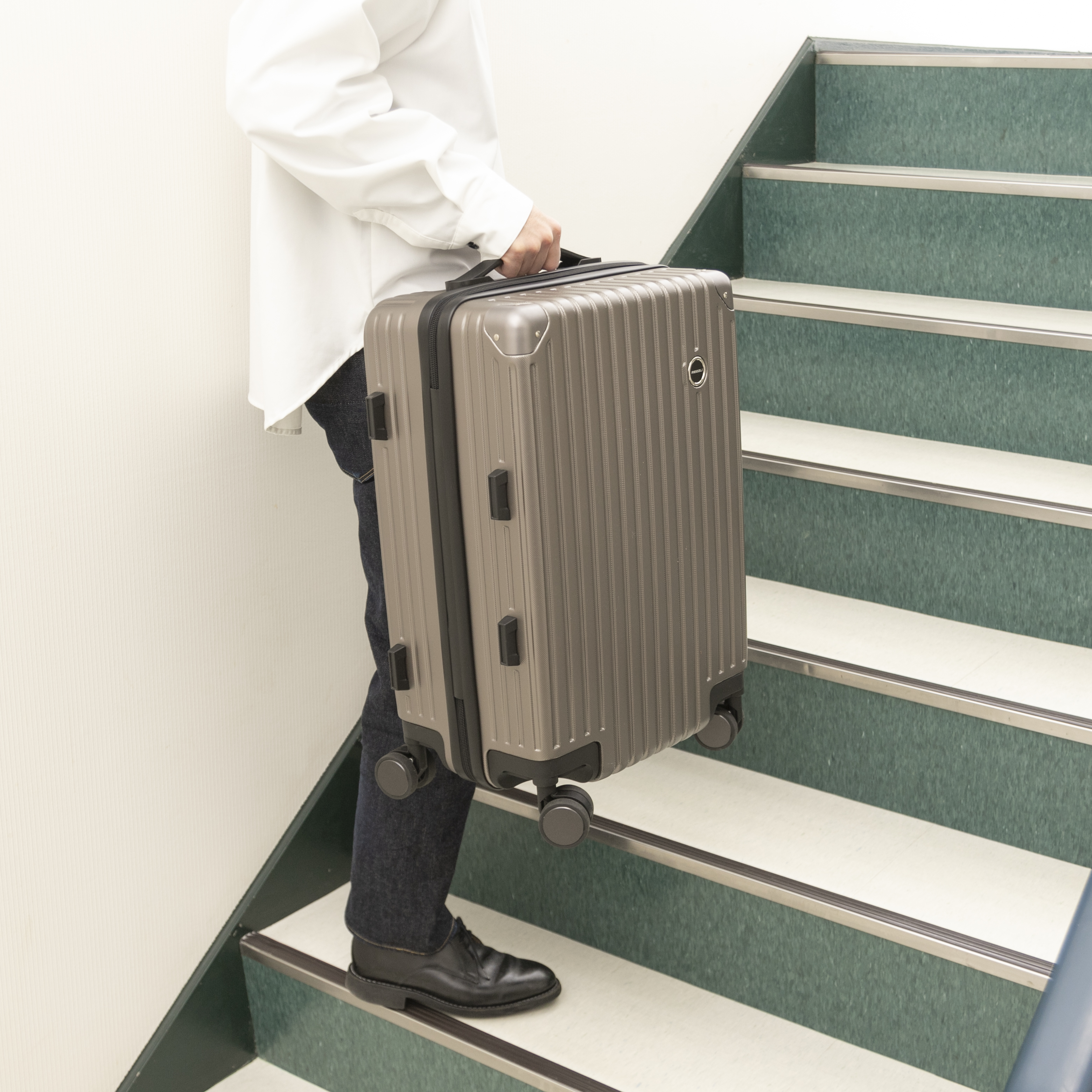 スーツケース キャリーケース Reezu スーツケース lxx-745-gold-S-20を検証レビュー！機内持ち込み