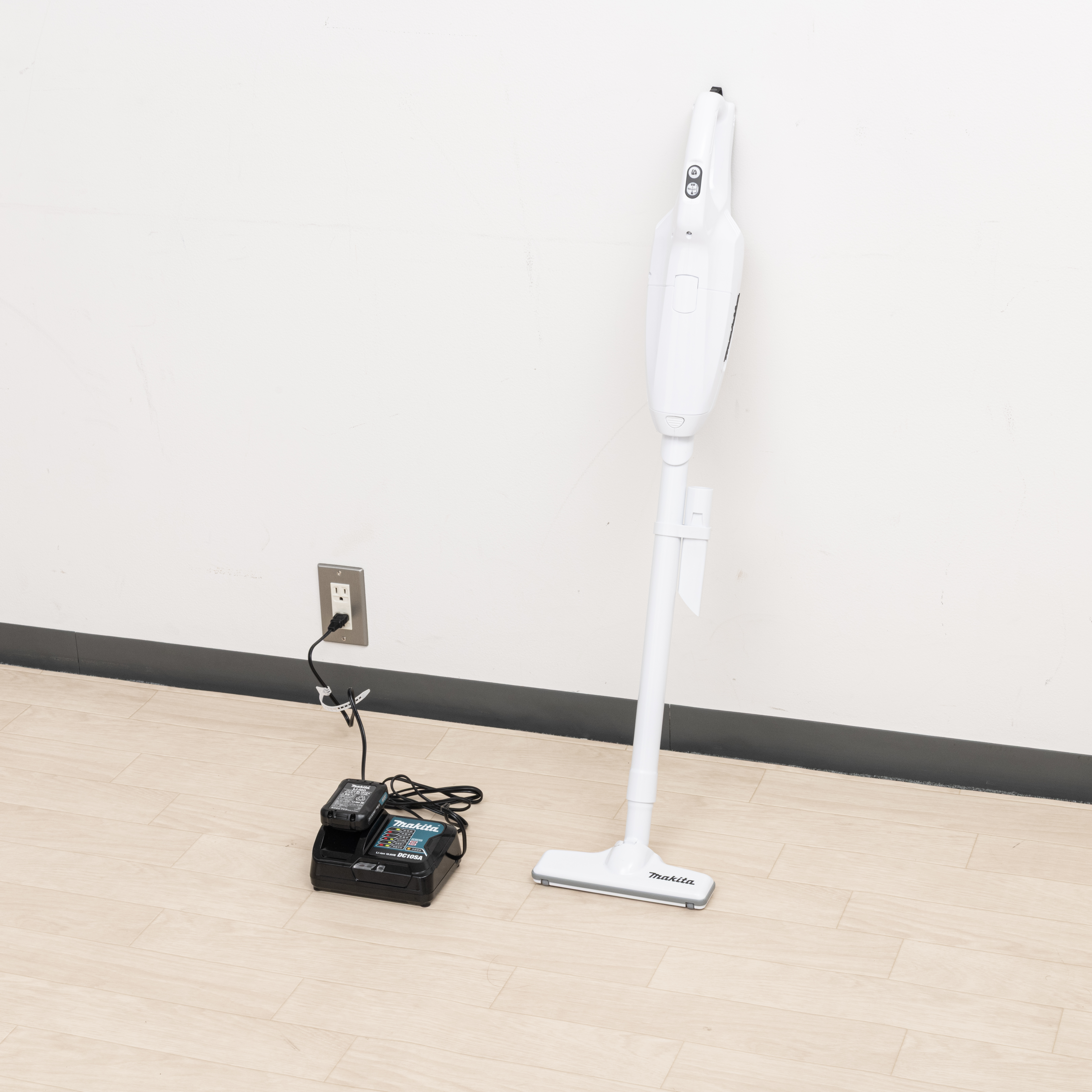 CL180FDZW 充電式クリーナー 18V カプセル式 マキタ 本体のみ - 【通販