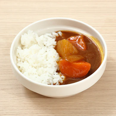 香ばしい風味と果実由来のコクが深いが、スパイスのクセは気になった