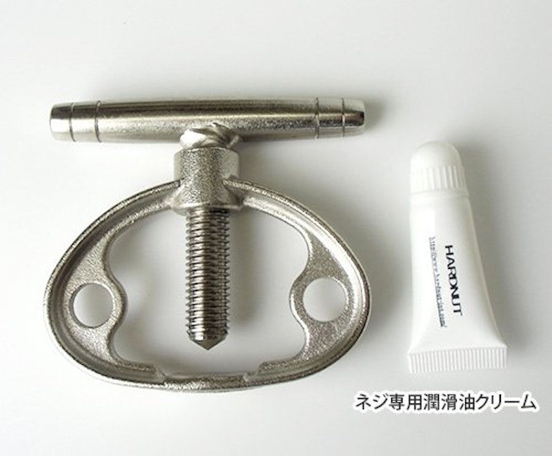 殻付きマカデミア専用殻割り器 2