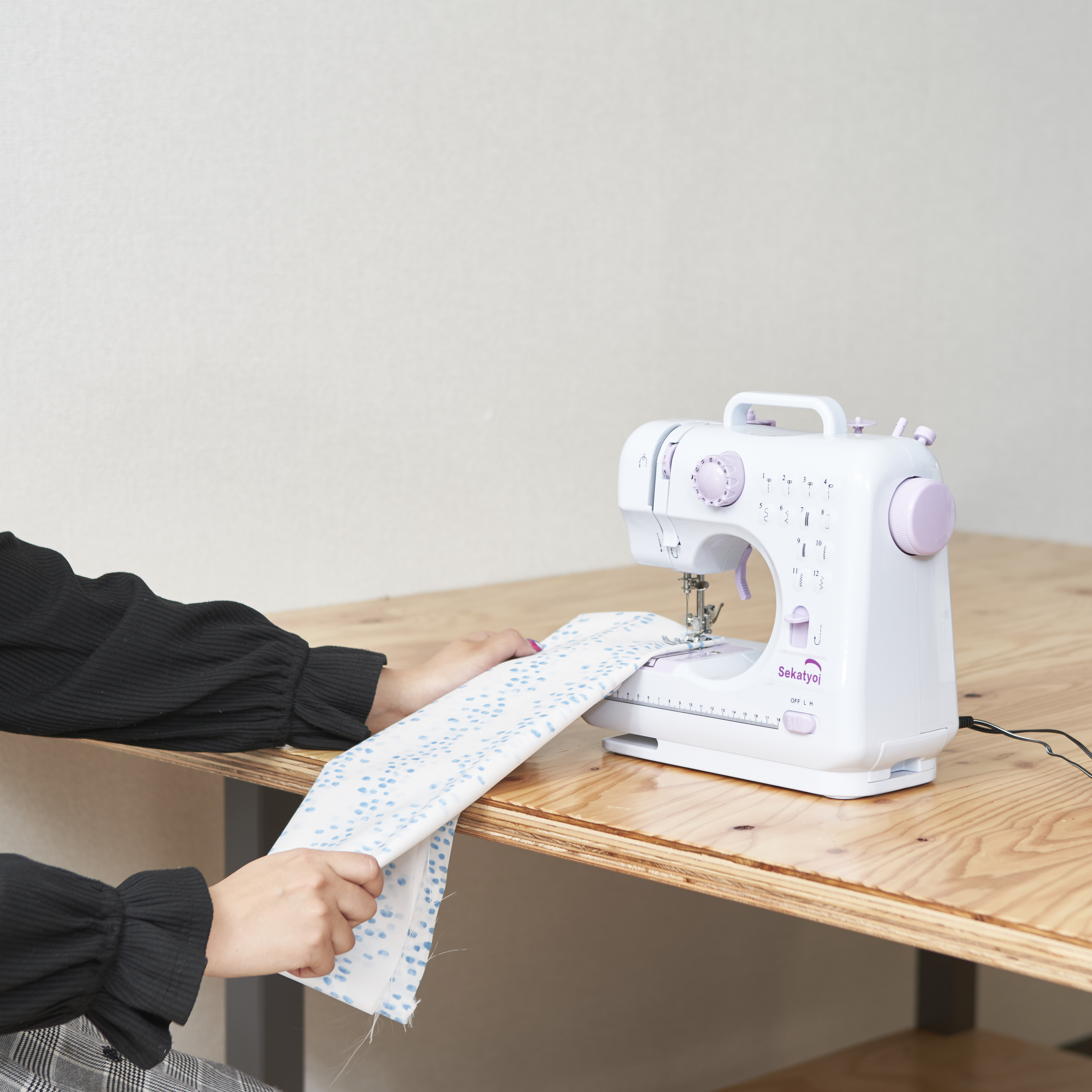 SIS コンパクト電動ミシン FHSM-505B-RDを検証レビュー！電動ミシンの