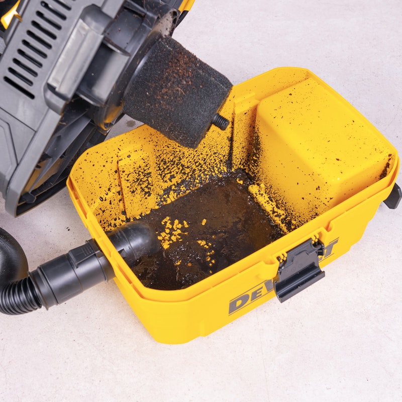 DEWALT 乾湿両用バキュームクリーナー 12