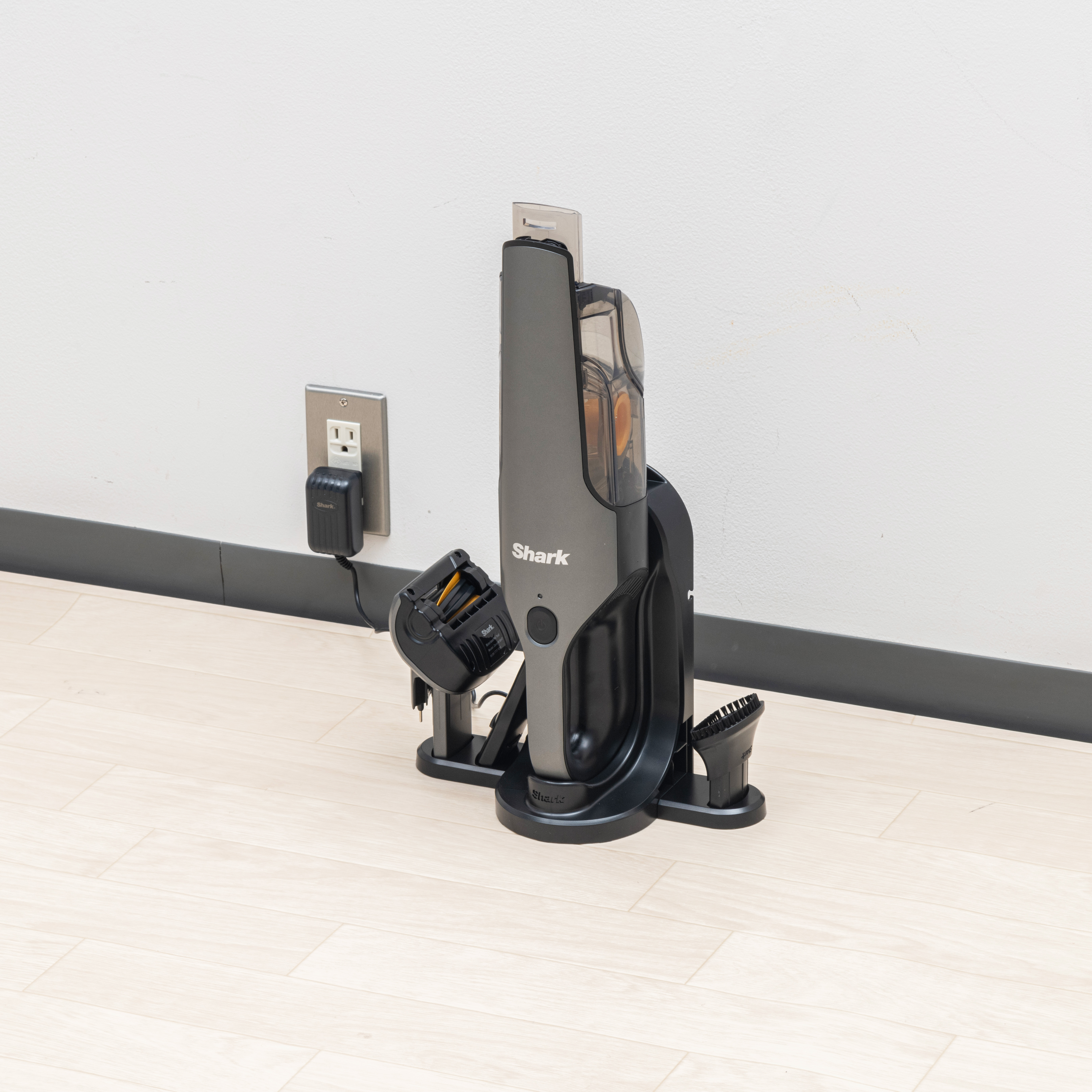 Shark 充電式サイクロンハンディクリーナー CH951Jの口コミ・評判は