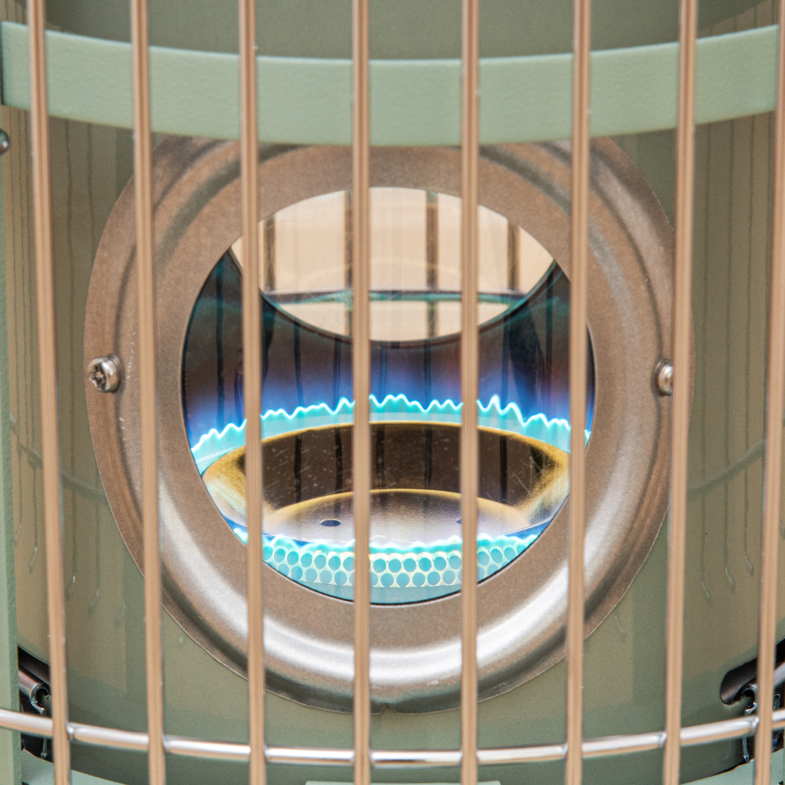 日本エー・アイ・シー Aladdin ブルーフレームヒーター BF3911を検証