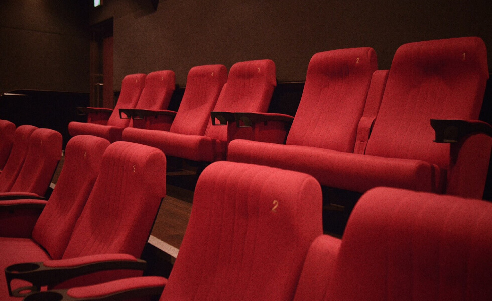 東京都内のカップルシートがある映画館おすすめ10選 デートや記念日に Mybest