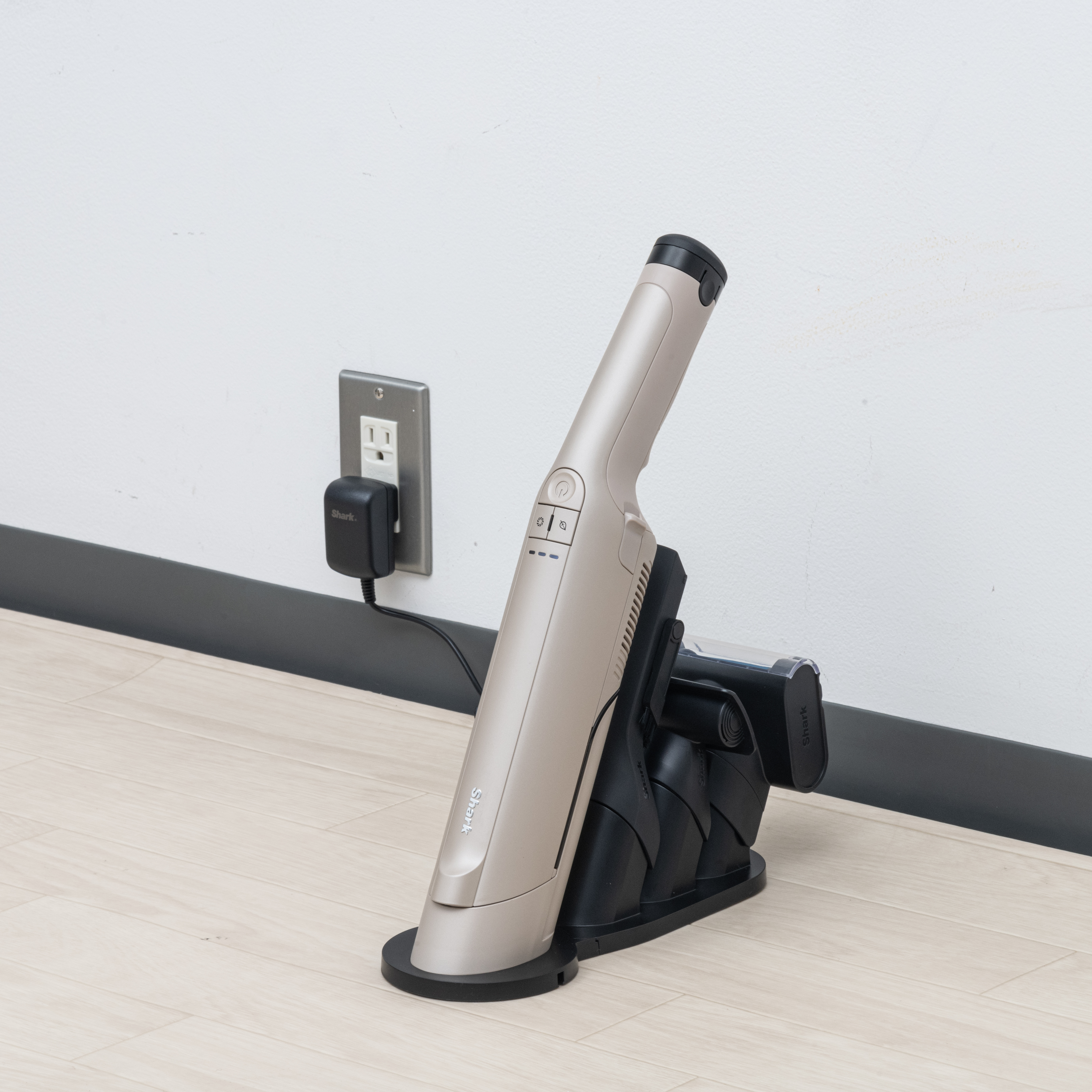 SharkNinja EVOPOWER DX 充電式ハンディクリーナー WV517Jを検証