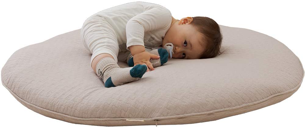 赤ちゃんのプレイマット、お昼寝マットにでも使用できるくらいフカフカです