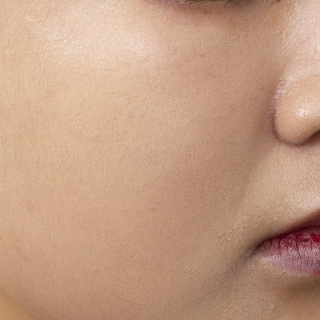 毛穴パテ職人 エッセンスbbクリーム Mlを他商品と比較 口コミや評判を実際に使ってレビューしました Mybest