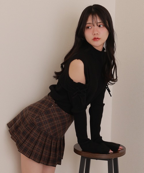 オープンショルダーハイネックニット 1