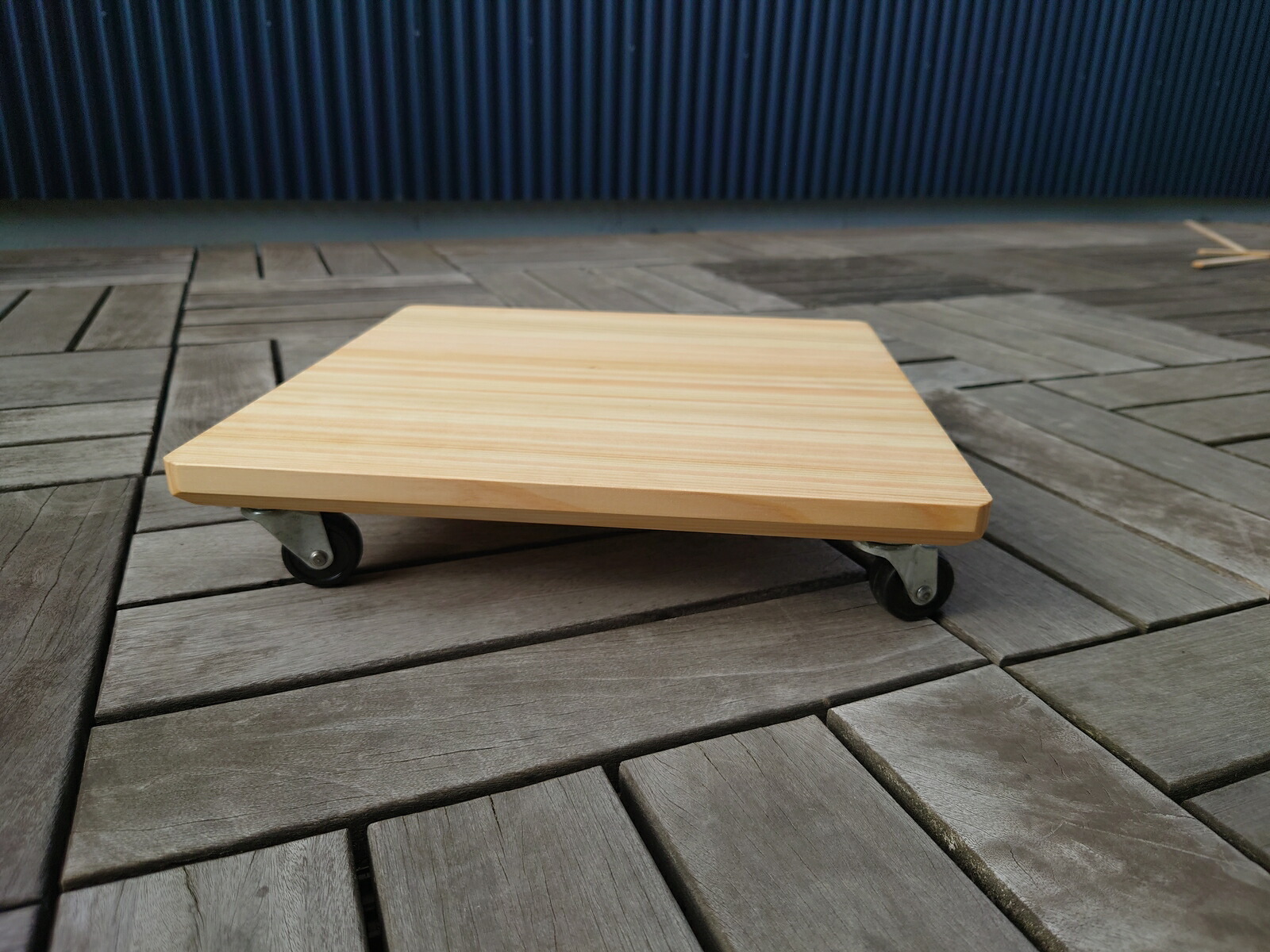 2023年製ダイニチ石油ファンヒーターストーブキャスター付