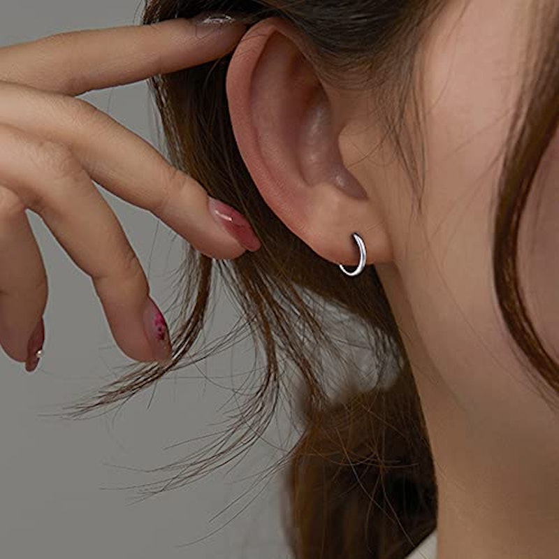 フェイクピアス 6