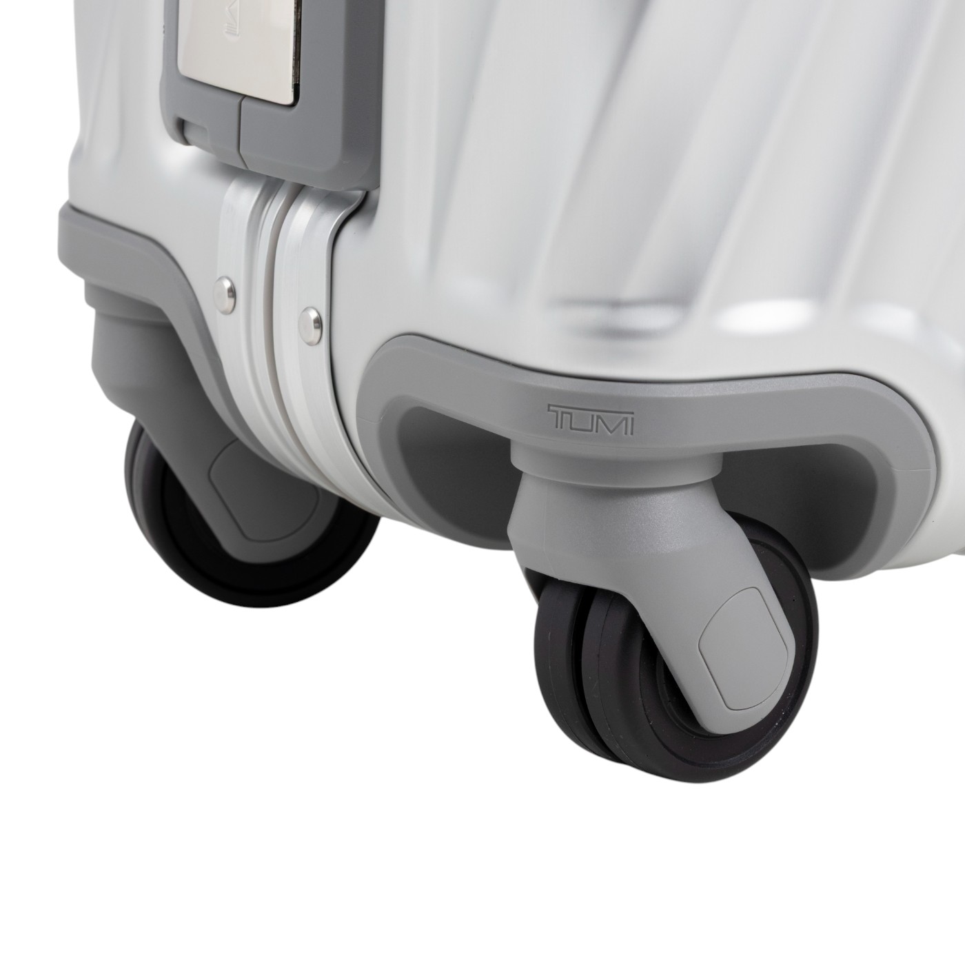 TUMI 19 DEGREE ALUMINUM コンチネンタル・キャリーオンを検証