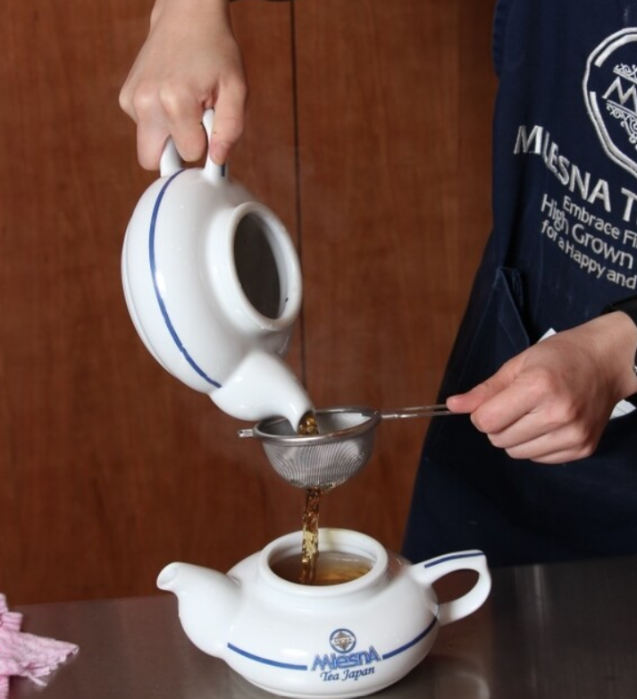 The tee Tokyo supported by MLESNA TEA 3