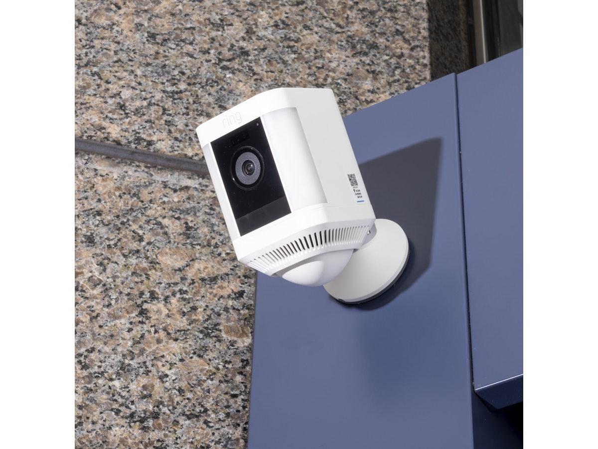 Amazon Digital Services Ring Spotlight Cam Plus, Batteryを Amazon Digital Services Ring Spotlight Cam Plus, Batteryを