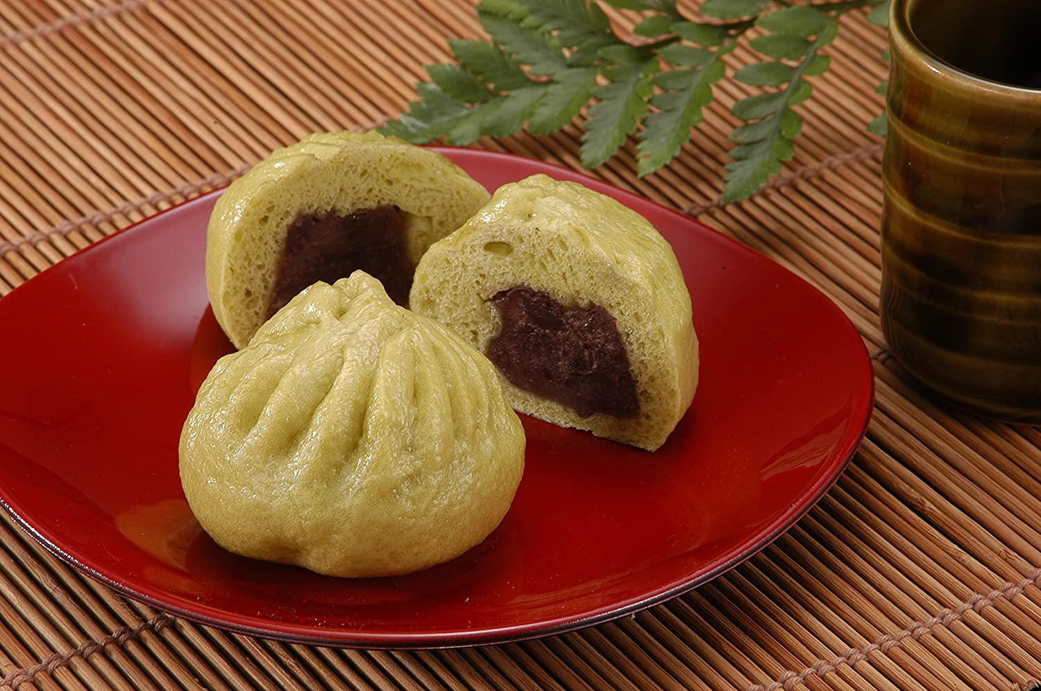 抹茶を練り込んだ皮とつぶ餡 あんまん  5