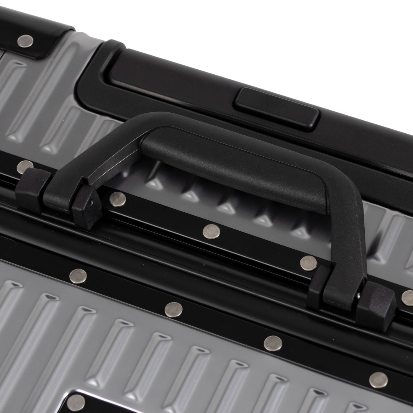 洋也 アルミニウムボディ スーツケース ABSC-1800Sを検証レビュー