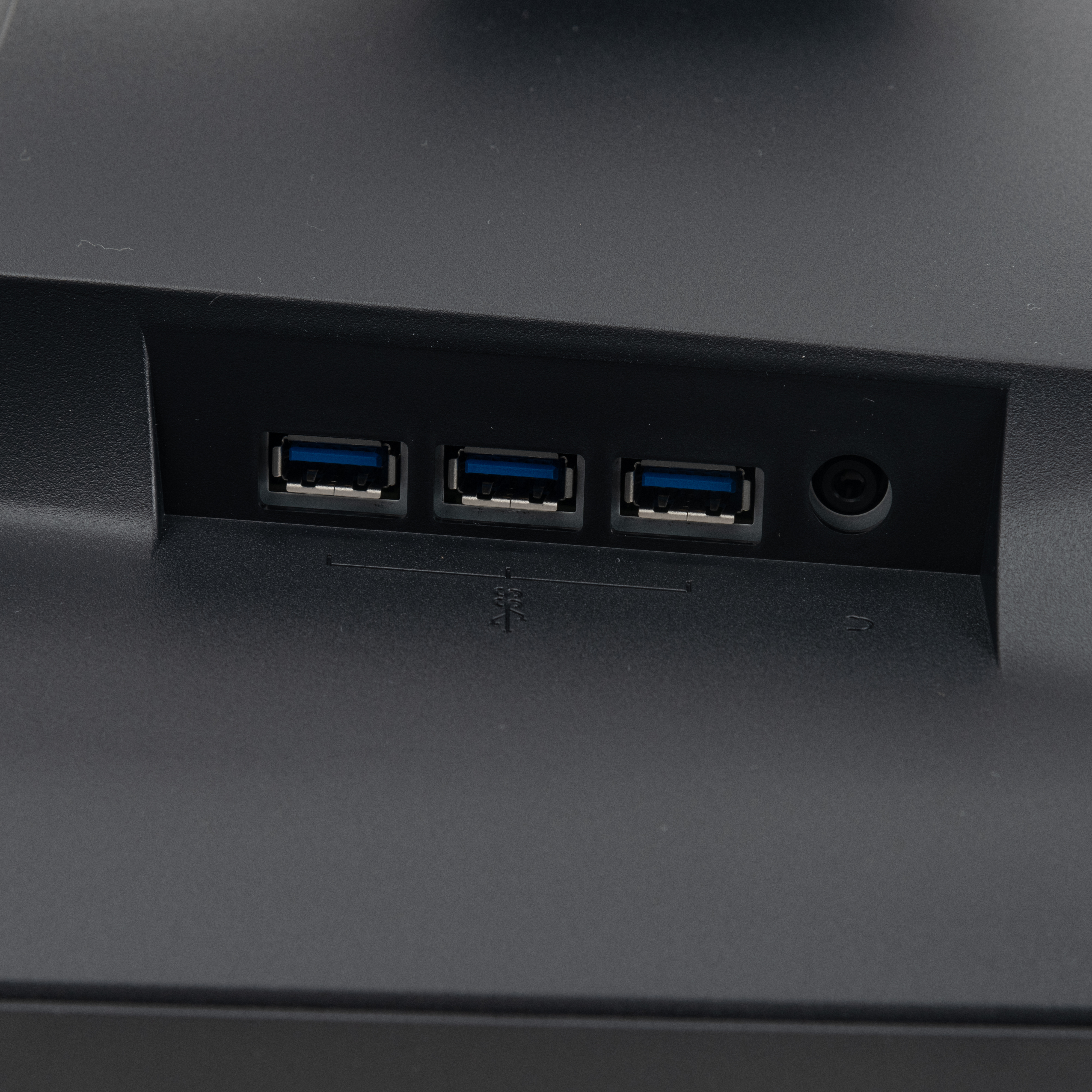 27.0型 カラー液晶モニター 6
