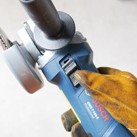 BOSCH ディスクグラインダー GWS7-100Eをレビュー!クチコミ・評判をもとに徹底検証 2