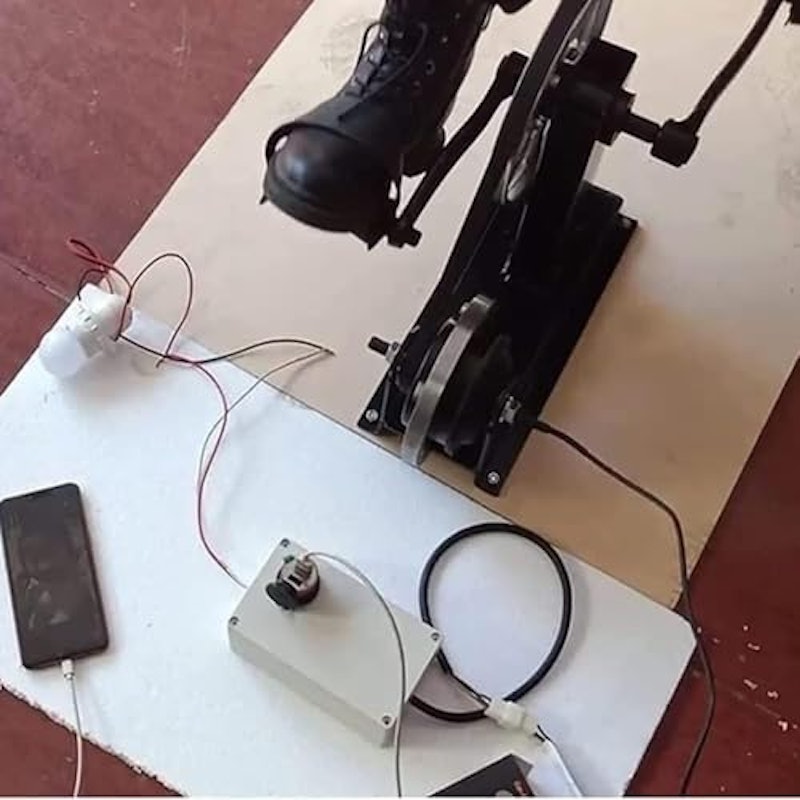 ポータブルペダル発電機 2