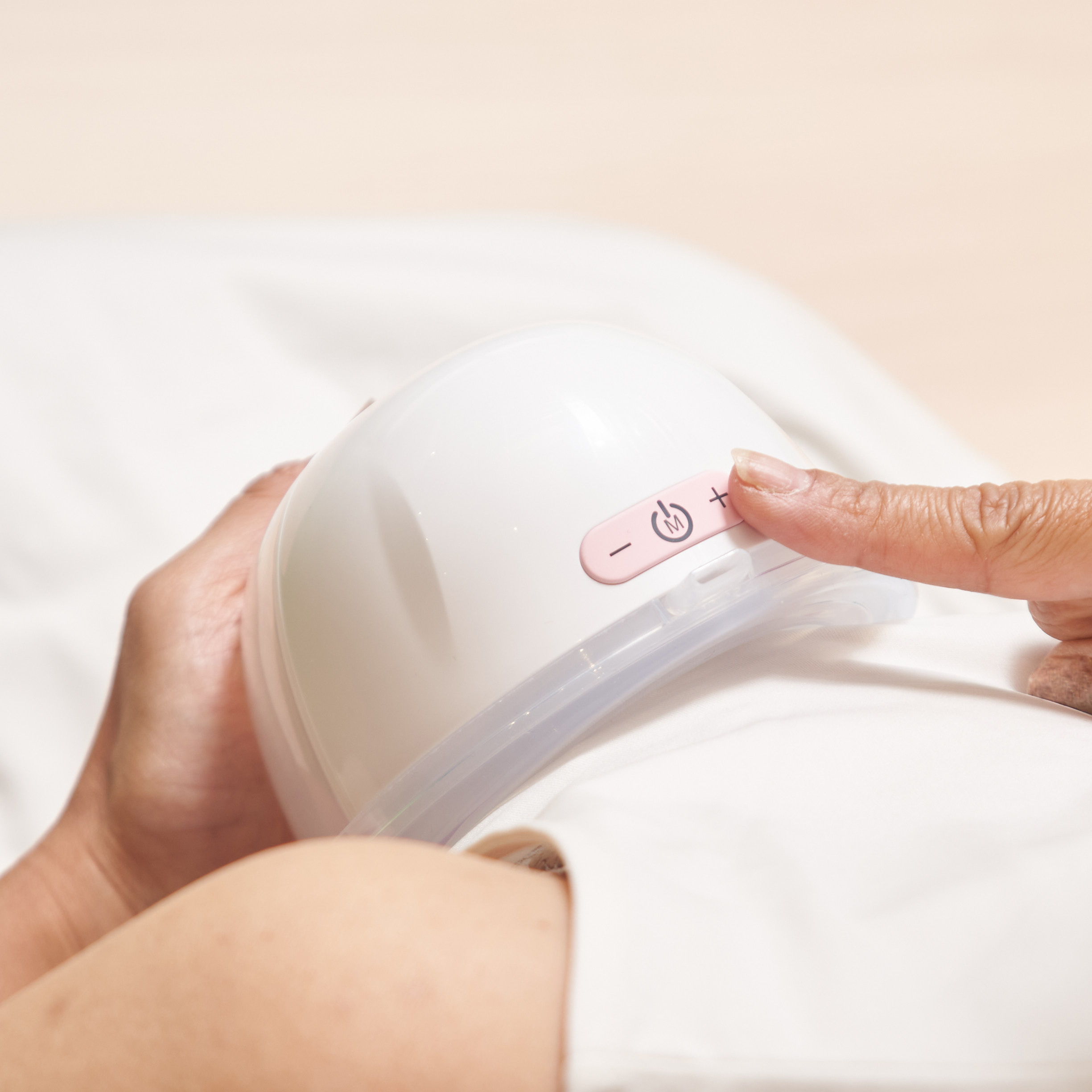 いつくし izxi ハンズフリー 電動さく乳器 YW-388を検証レビュー！搾乳