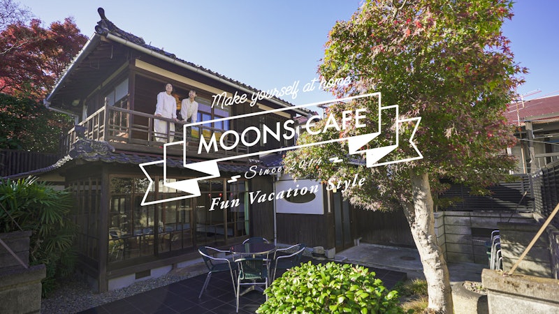 moons cafe 1