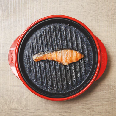 皮はパリッと香ばしく、身はふっくら。グリルに近い焼き上がり