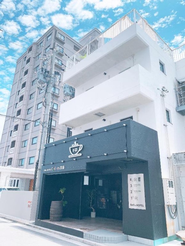 バー&ホテル カラーズ宮島 1