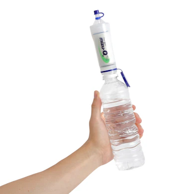 ペットボトルに取り付けて使用。パウチや吊り下げには対応していない