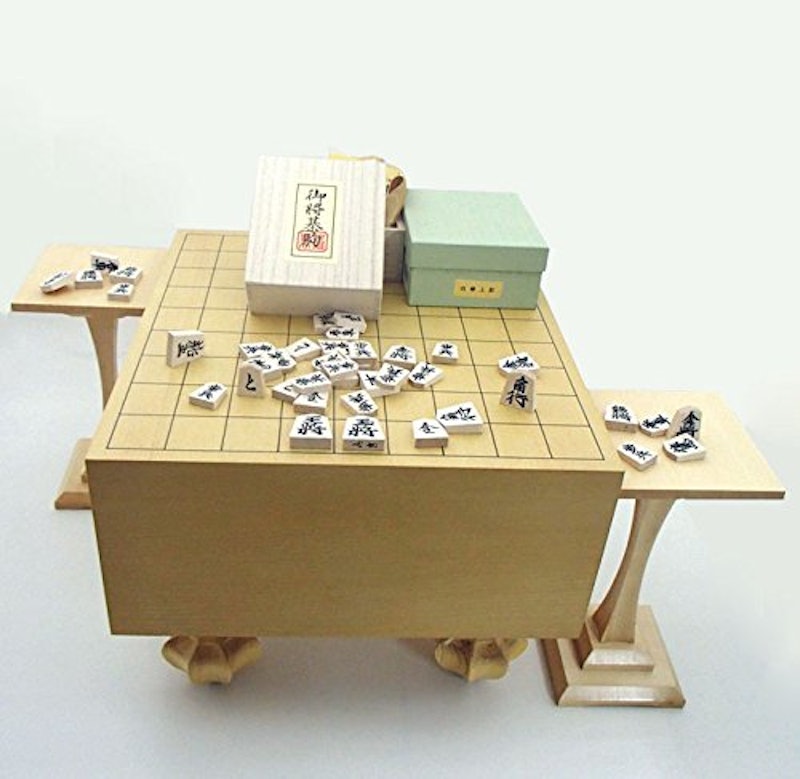 エコ足付将棋盤5寸と木製白椿上彫将棋駒 1