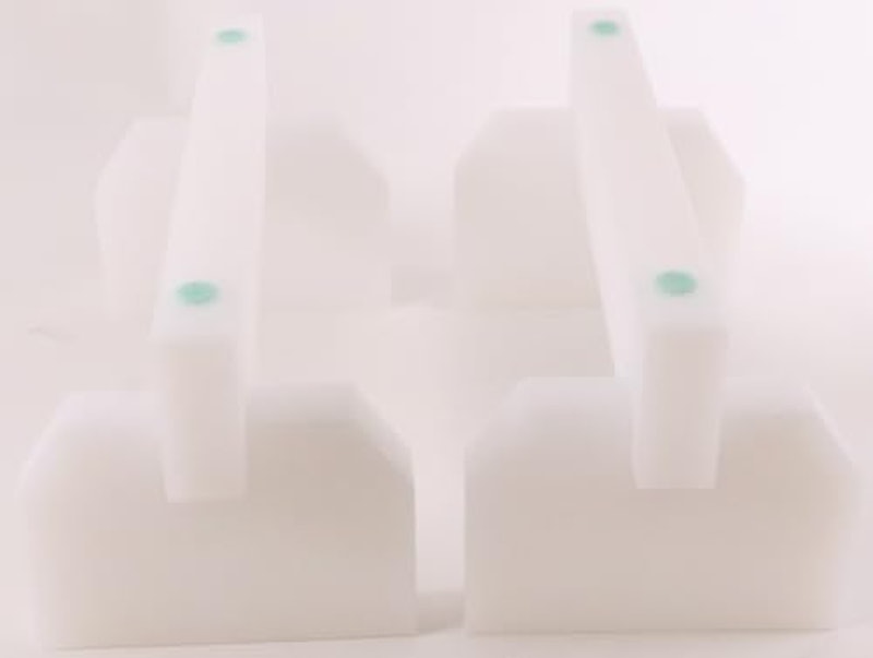 プラスチックまな板用足 3