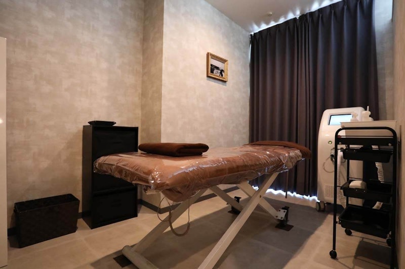 ROLAND Beauty Lounge 4
