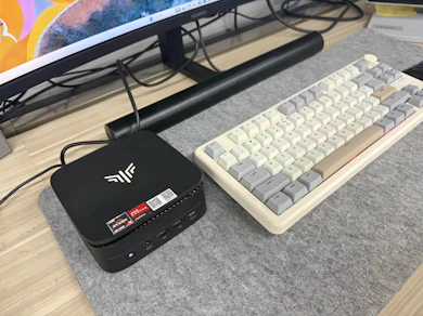 コンパクトで机の上でも邪魔になりにくい!
