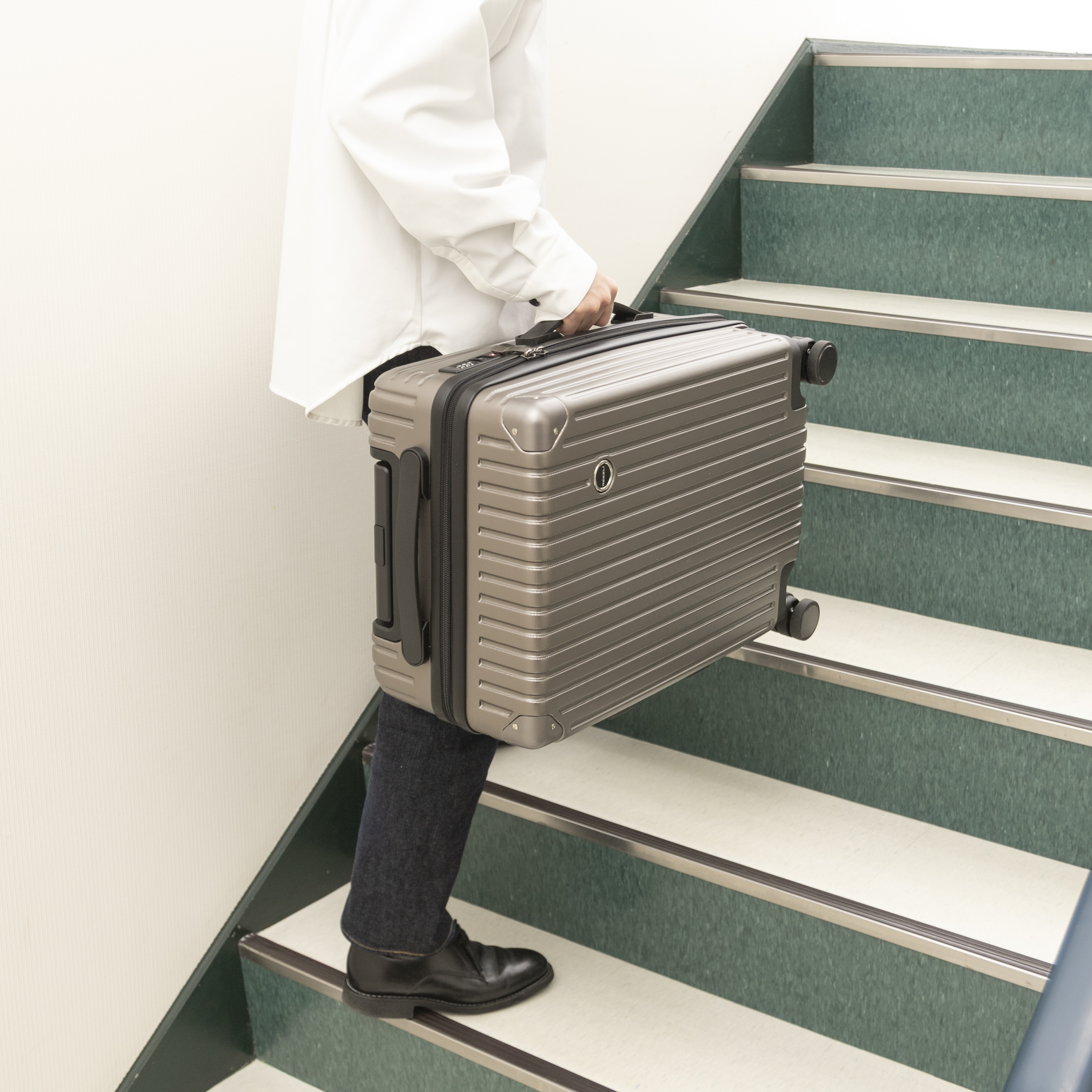 JSB3 キャリーケースとGuNパッチセット JSB3 キャリーケースとGuNパッチセット JSB3 キャリーケースとGuN