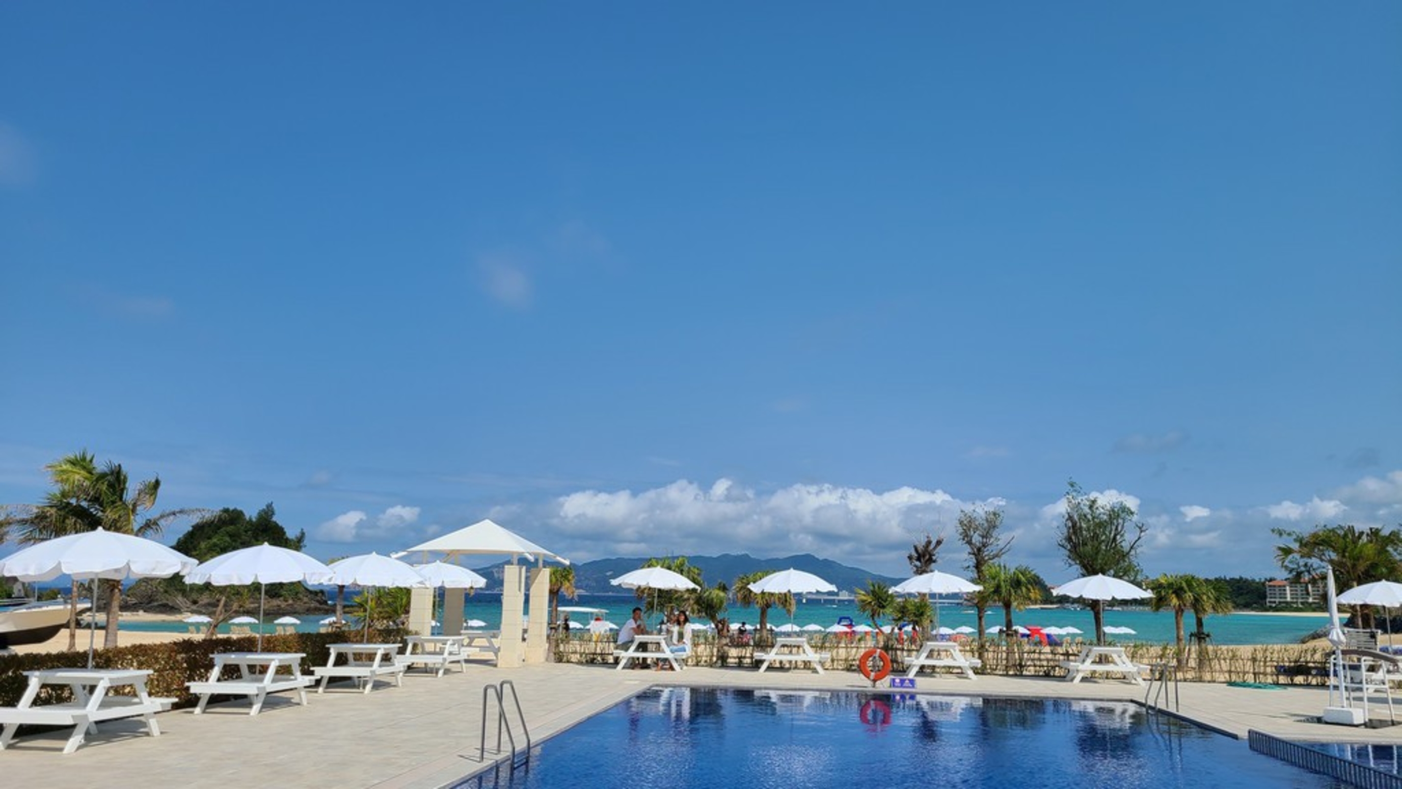KARIYUSHI LCH.RESORT on The Beach 9