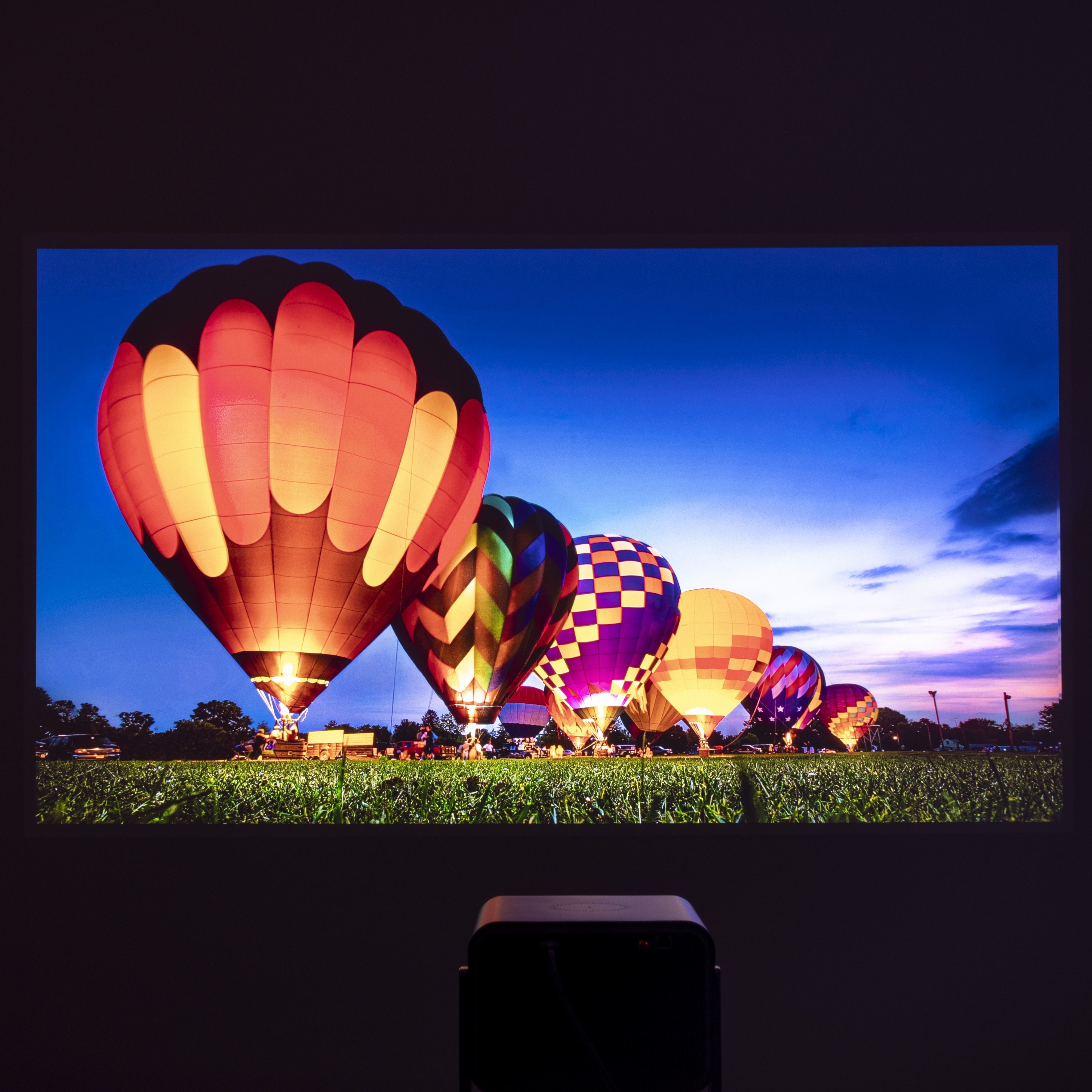 TVS REGZA 4Kプロジェクター RLC-V7R MAXを検証レビュー！据え置き